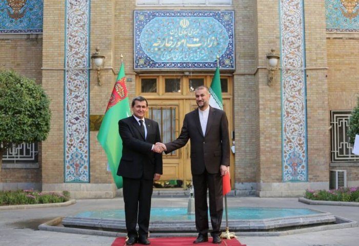 Top Diplomats of Turkmenistan, Iran Mull Intensification of Transport Ties