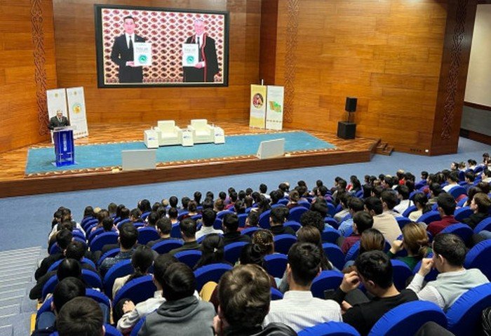 Astana’da Türkmenistan Devlet Başkanı’nın ‘’Gençler-Vatanın Direği’’ kitabı tanıtıldı