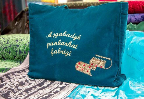 Aşgabadyň panbarhat fabriginde “Atly panbarhat” atly täze mata çykaryldy