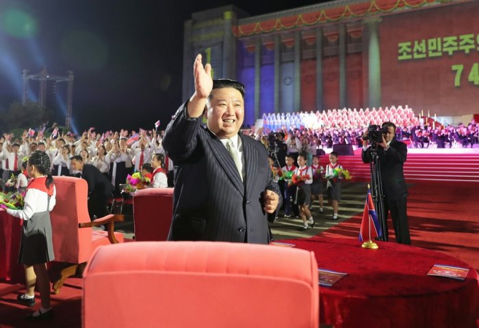 Türkmenistanyň Prezidenti KHDR-nyň we Täjigistanyň ýolbaşçylaryny milli baýramlary bilen gutlady Türkmenistanyň Prezidenti KHDR-nyň we Täjigistanyň ýolbaşçylaryny milli baýramlary bilen gutlady