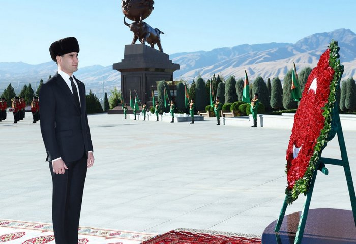 Türkmenistanyň Prezidenti Hatyra güni mynasybetli çärä gatnaşdy Türkmenistanyň Prezidenti Hatyra güni mynasybetli çärä gatnaşdy