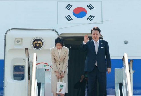 South Korean President Arrives in Turkmenistan For Official Visit
