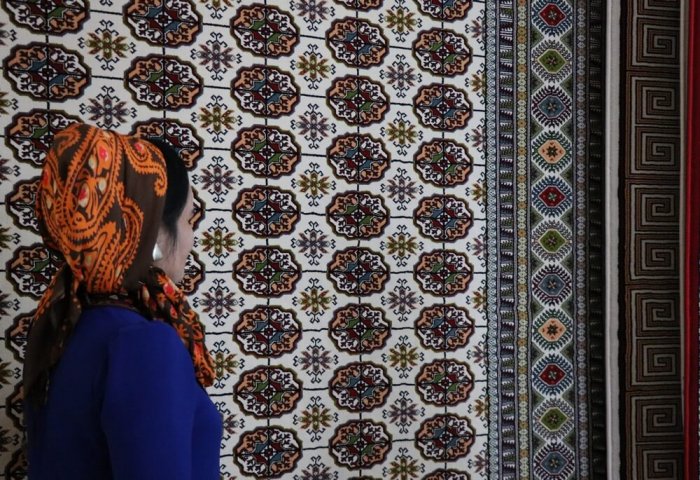 АООТ «Abadan haly» начал выпуск новых видов ковров