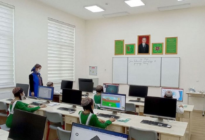 Türkmenistan'da toplam 5.500 ögrenci kapasiteli okullar açıldı