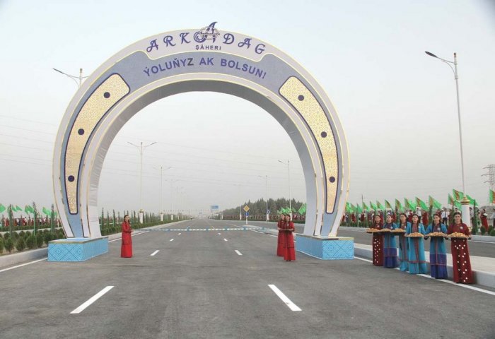 В городе Аркадаг открыли новый мост и проспект Кеймир кёр