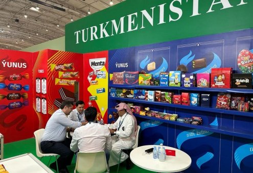 Туркменские предприниматели экспонировали продовольственную продукцию в Эр-Рияде и Москве