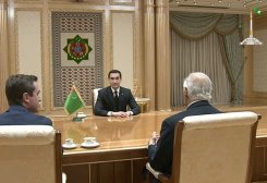 Türkmenistan Devlet Başkanı, yabancı şirketlerin yöneticilerini kabul etti
