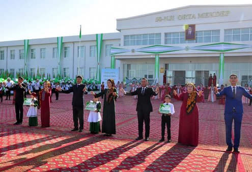 Новые школы и детские сады открыли в нескольких этрапах Туркменистана