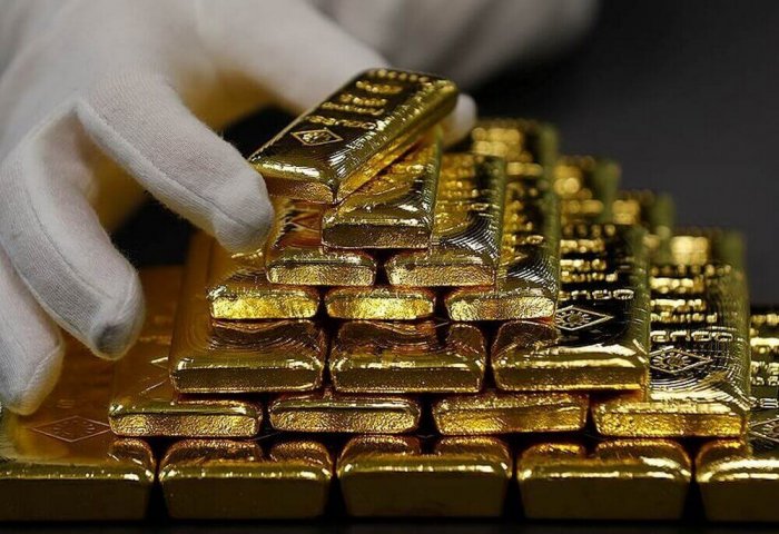 Gold Gains on Weaker Dollar