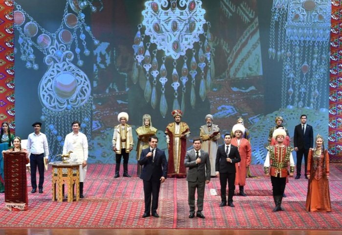 Президент Туркменистана наградил победителей конкурса Türkmeniň Altyn asyry