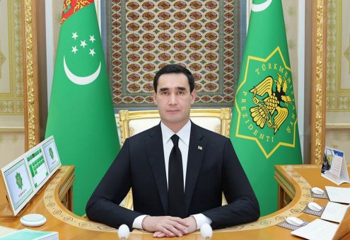 Президент Туркменистана поздравил военнослужащих с Днем защитников Отечества