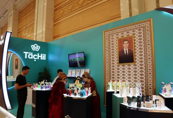 Туркменское предприятие «Täç hil» запустило производство стеклоочистительных средств