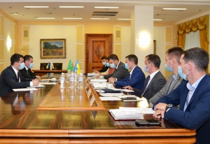 Ukraine’s Infrastructure Minister, Turkmen Ambassador Discuss Resumption of Direct Flights