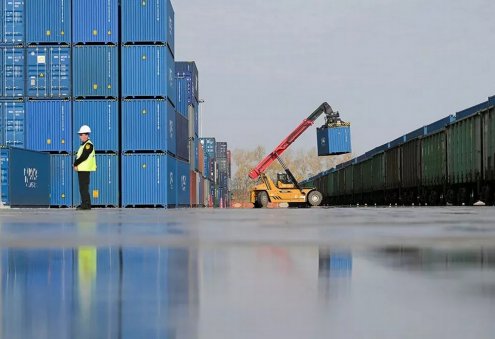 2025: Türkmenistanyň çäginden üstaşyr 21 müň konteýner ýük daşaldy