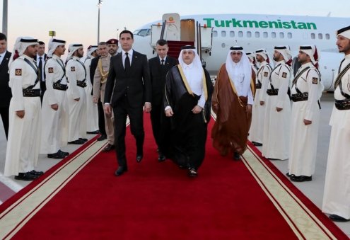Türkmenistan Devlet Başkanı resmi ziyaretle Katar’a gitti