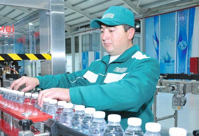 Gökdepe etrabynda arassalanan agyz suwuny öndürýän täze kärhana işe girizildi