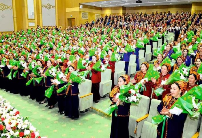 Türkmenistan'da Dünya Kadınlar Günü münasebetiyle etkinlikler düzenlendi
