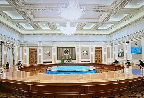 Президент Туркменистана назначил новых хякимов город и этрапов страны