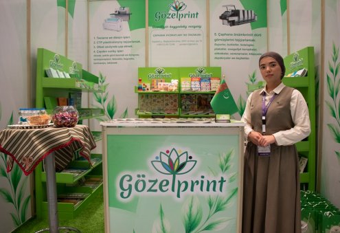 “Gözel Print” mekdep okuwçylary üçin kanselýariýa önümlerini hödürleýär