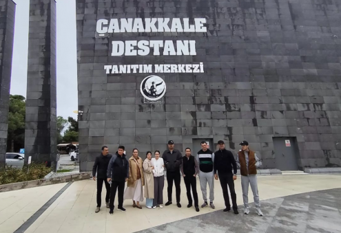 Türkmen žurnalistleri Türkiýede Çanakkale söweşleriniň taryhy ýadygärliklerine baryp gördüler