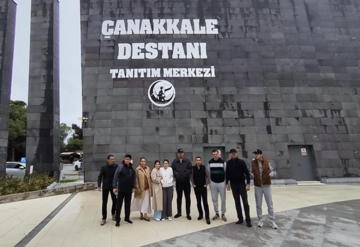 Türkmen žurnalistleri Türkiýede Çanakkale söweşleriniň taryhy ýadygärliklerine baryp gördüler