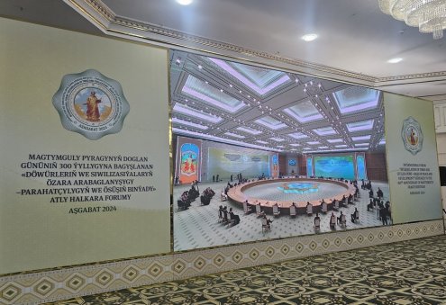 Aşgabatda Magtymguly Pyragynyň 300 ýyllygyna bagyşlanan halkara forum başlandy