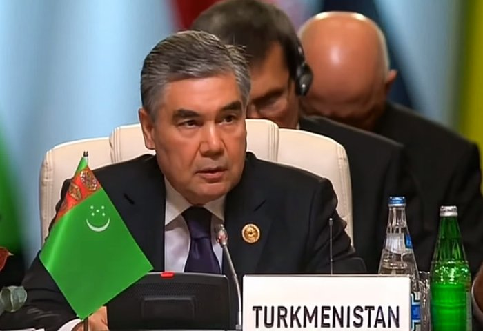 Türkmenistanyň Prezidenti Bakudaky sammitde ýurtlaryň ykdysady deňhukuklylygyna ünsi çekdi