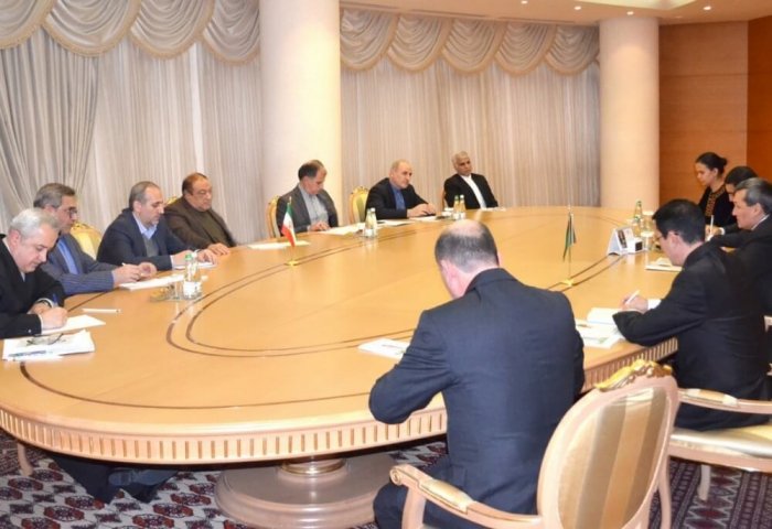 Туркменистан и Иран обсудили установление энергетических и транспортных связей