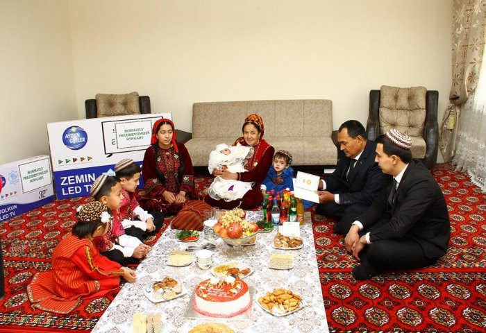 Türkmenistan'da Dünya Kadınlar Günü münasebetiyle etkinlikler düzenlendi