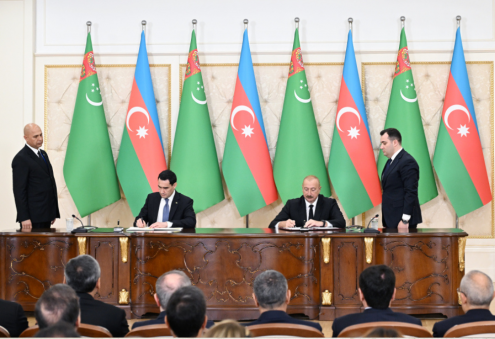 Türkmenistan bilen Azerbaýjan hyzmatdaşlygy ösdürmek boýunça birnäçe resminamalara gol çekdi