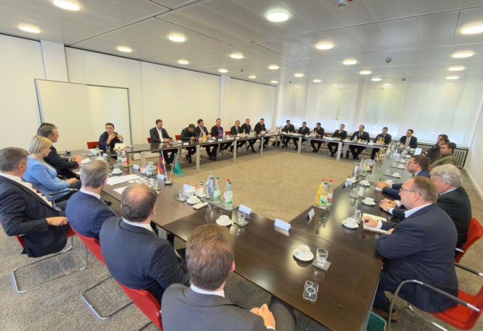 Turkmenistan, German AKA Bank Discuss Prospects for Trade, Economic Cooperation