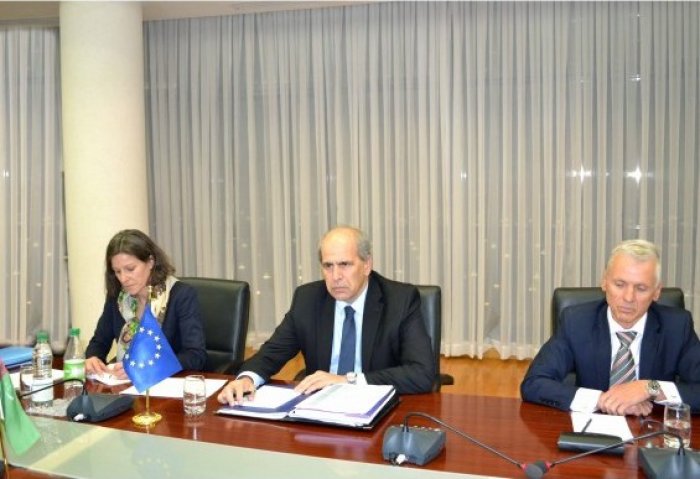 EU Envoy, Turkmen Officials Hold Talks on Expanding Ties