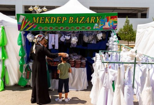В Туркменистане организуют школьные ярмарки