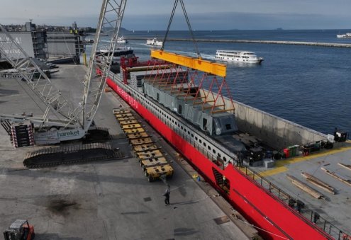 "Suvari Shipping" kompaniýasy agyr senagat enjamlary Türkmenbaşy deňiz portuna getirdi