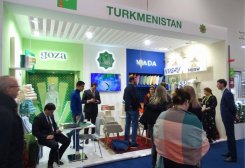 Türkmen kompaniýalary Frankfurtda dokma önümlerini sergilediler
