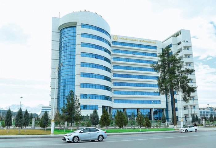 Türkmenistan'da tıp merkezlerinin inşaati devam edecek