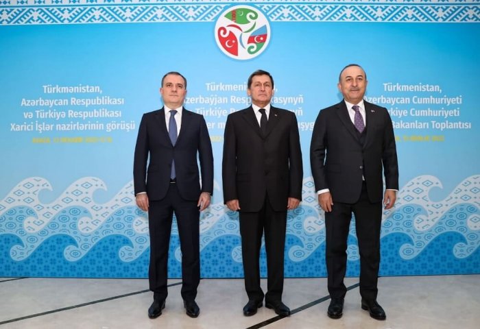 Türkmenistanyň, Azerbaýjanyň we Türkiýäniň baş diplomatlary Awazada duşuşdylar