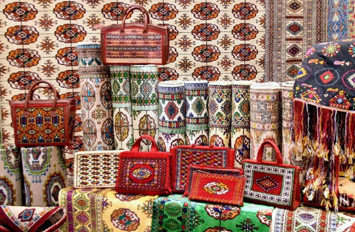 В Дубае готовится к открытию магазин туркменских ковров и сувенирной продукции