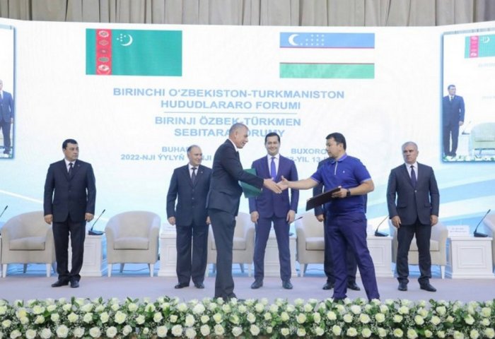 Türkmenistan bilen Özbegistan $451 millionlyk resminamalar toplumyna gol çekdi