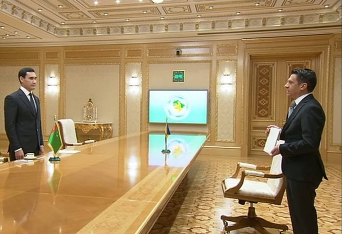 Turkmen President Receives New Romanian Ambassador