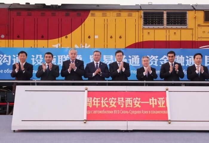 Китай запустил грузовой поезд Чанъань в Центральную Азию