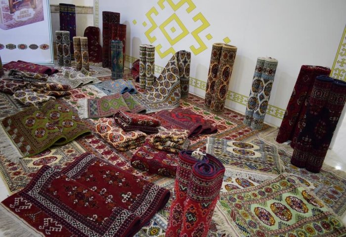 Ковровое предприятие «Сердар» изготовило 2,3 тысячи кв. м. ковров