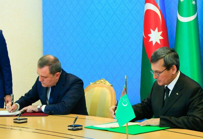 Türkmenistan we Azerbaýjan “Dostluk” ýatagynyň özleşdirilmegi boýunça resminama gol çekdiler