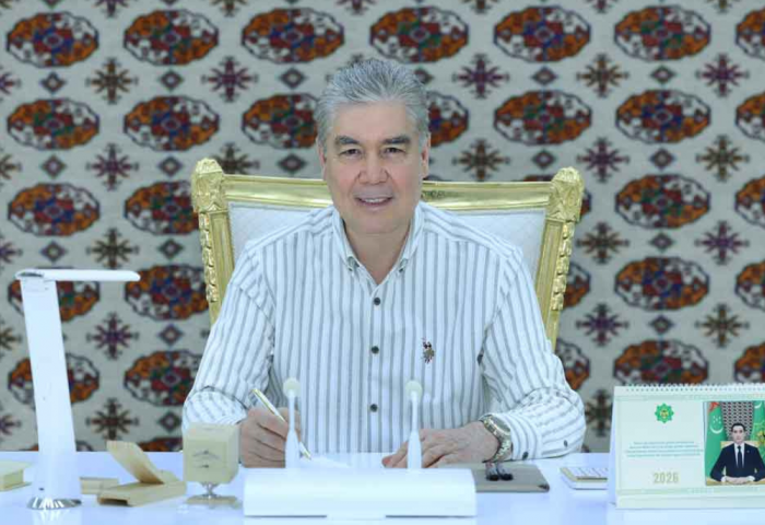 Gurbanguly Berdimuhamedow Arkadag şäherindäki metjidiň we medresäniň gurluşygy bilen tanyşdy
