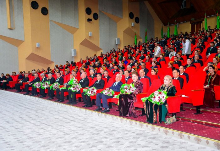 Türkmenistanyň Prezidenti Dünýä türkmenleriniň Ynsanperwer birleşiginiň XXVI maslahatynyň gatnaşyjylaryny gutlady