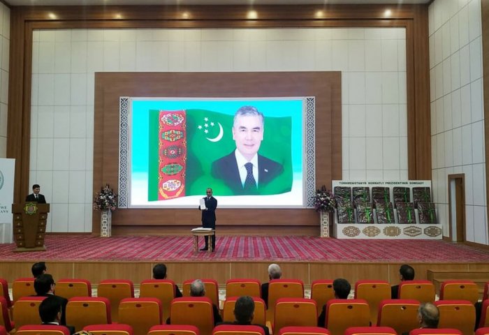 Turkmen Leader Honors Business Sector Representatives With Jubilee Medals