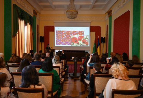 Kyiv Hosts Exhibition of Turkmen Carpet Weaving and Embroidery