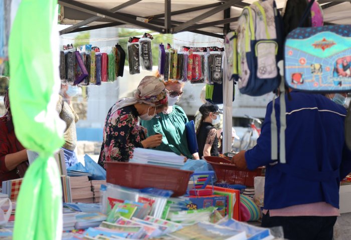 В Туркменистане открылись школьные базары
