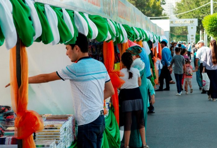 Back to School Bazaars Open in Turkmenistan 
