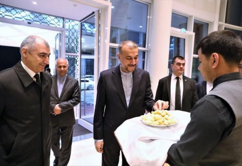 Iranian Foreign Minister Arrives in Ashgabat